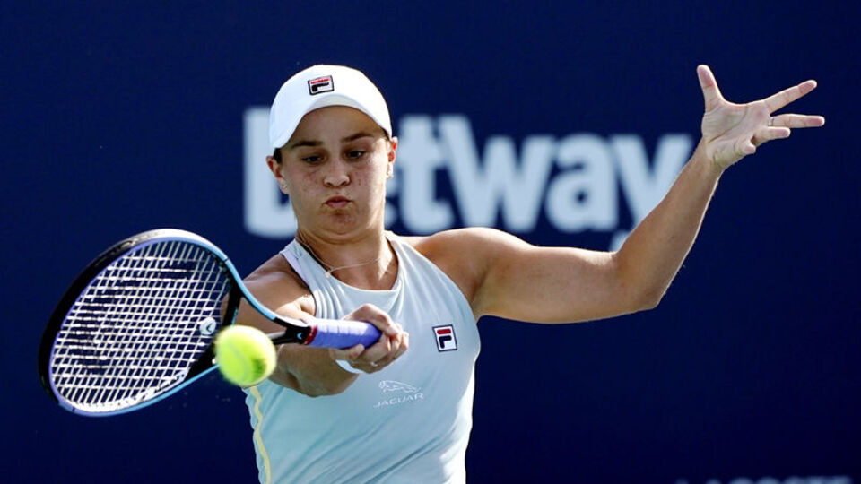 Barty ve Andreescu finalde