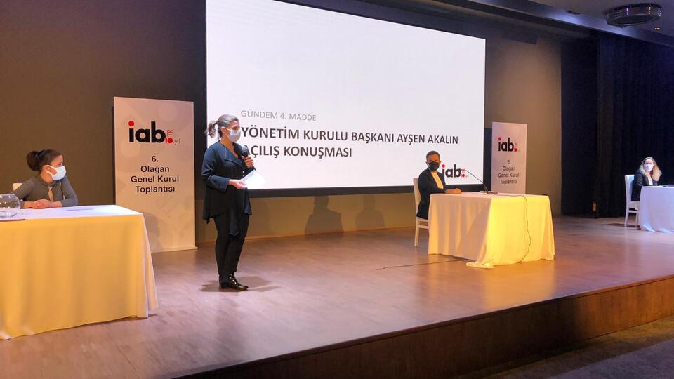 IAB'de yeni dönem
