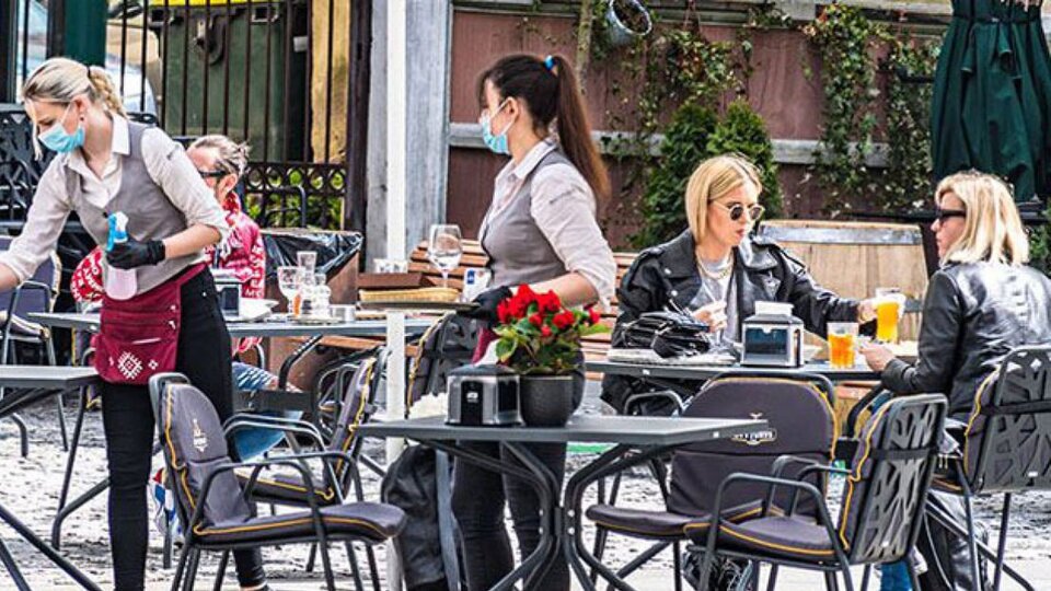 Hafta sonu kafeler açık mı?