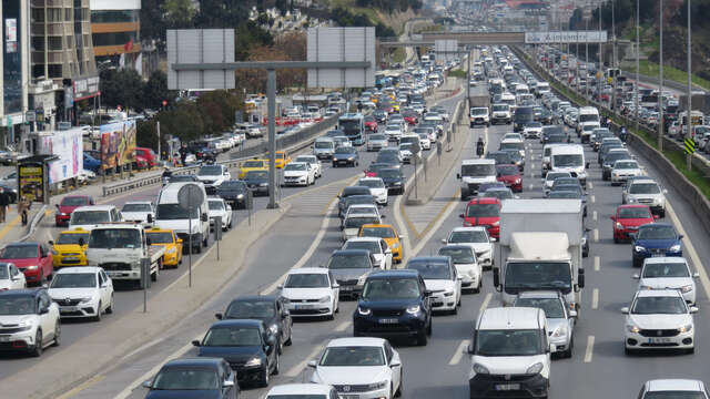 Kısıtlama öncesi trafik felç!