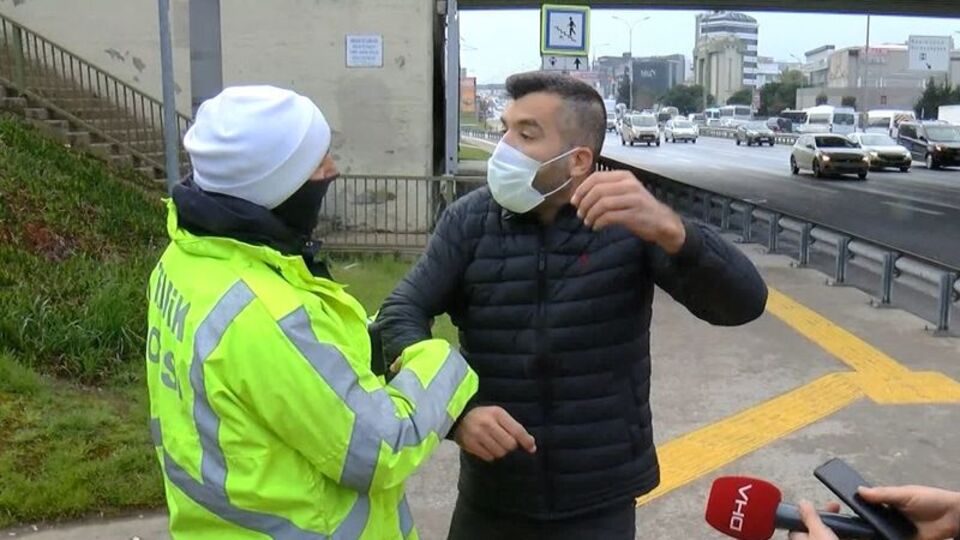 Ceza kesilince minibüsü bırakıp, uzaklaştı