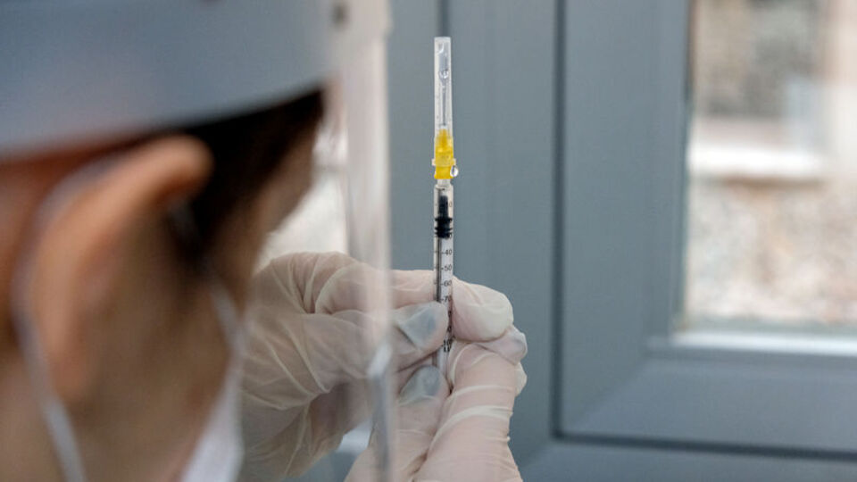 Korona aşısı öncesi ve sonrası için alkol uyarısı!