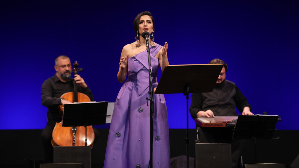 Yaprak Sayar'dan şarkılar İş Sanat'ta