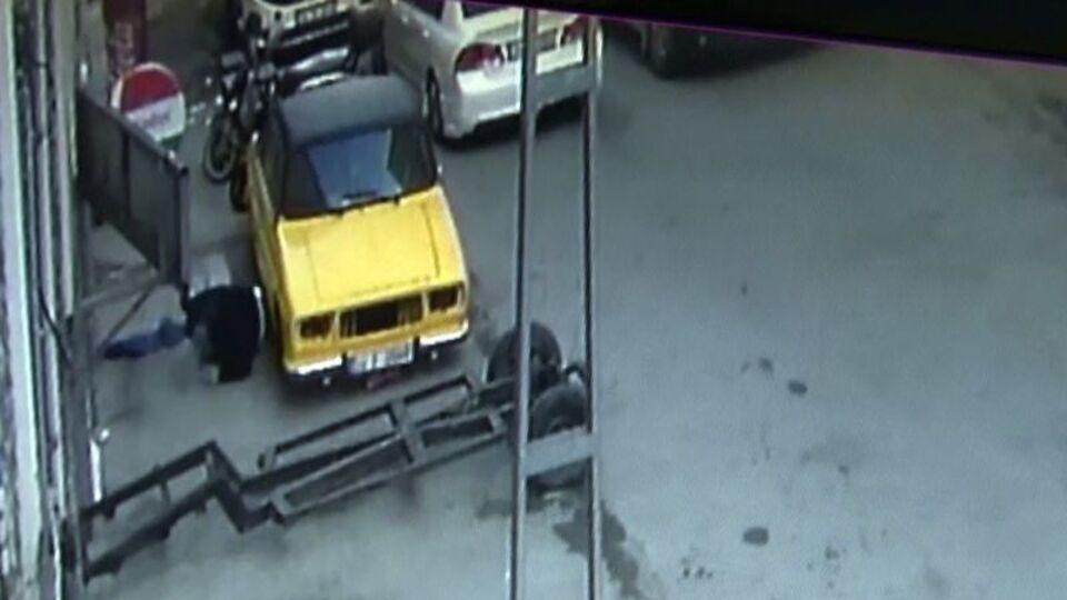 Yasak aşka baskın! Kaçarken ayağını kırdı!