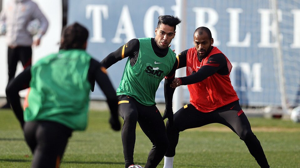 Eksik Galatasaray kritik virajda