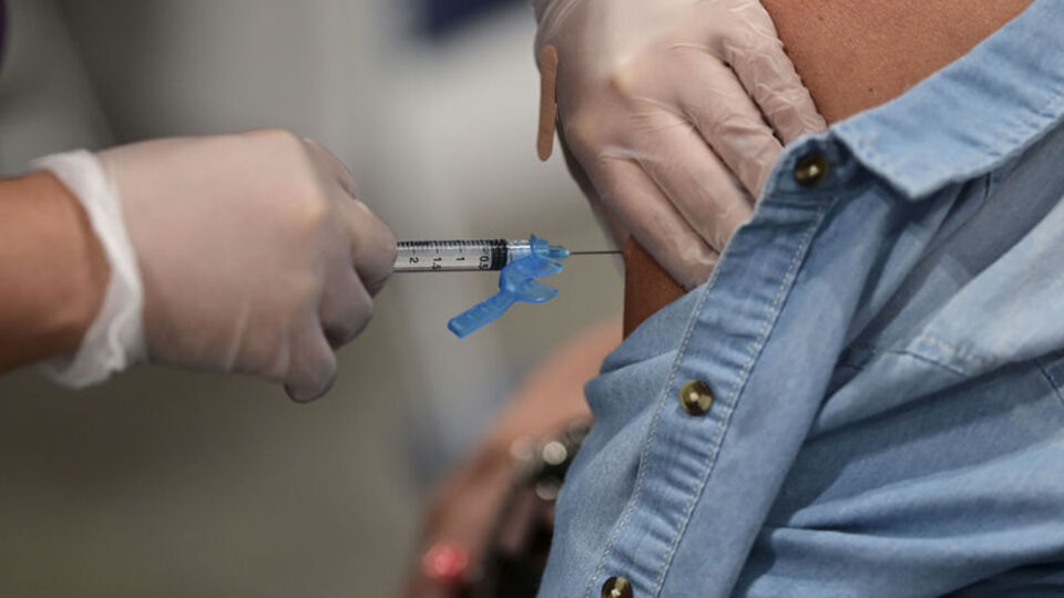 Johnson and Johnson, 12-17 yaş aralığına Covid-19 aşı denemelerine başladı