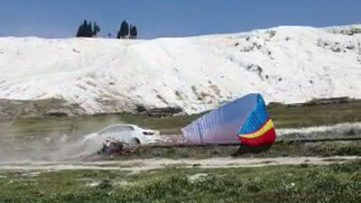 Paramotorla uçarken çakıldığı anlar kamerada