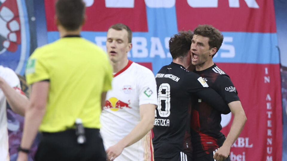 Bayern Münih, Leipzig'i devirdi