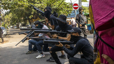 Myanmar'da iç savaş yolda! Polis karakoluna saldırı: 7 ölü