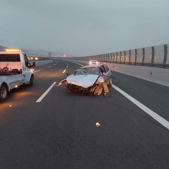 İzmir'de korkunç kaza! Sürücü camdan fırladı