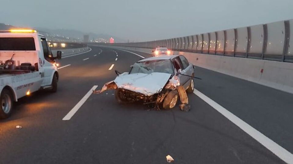 İzmir'de korkunç kaza! Sürücü camdan fırladı