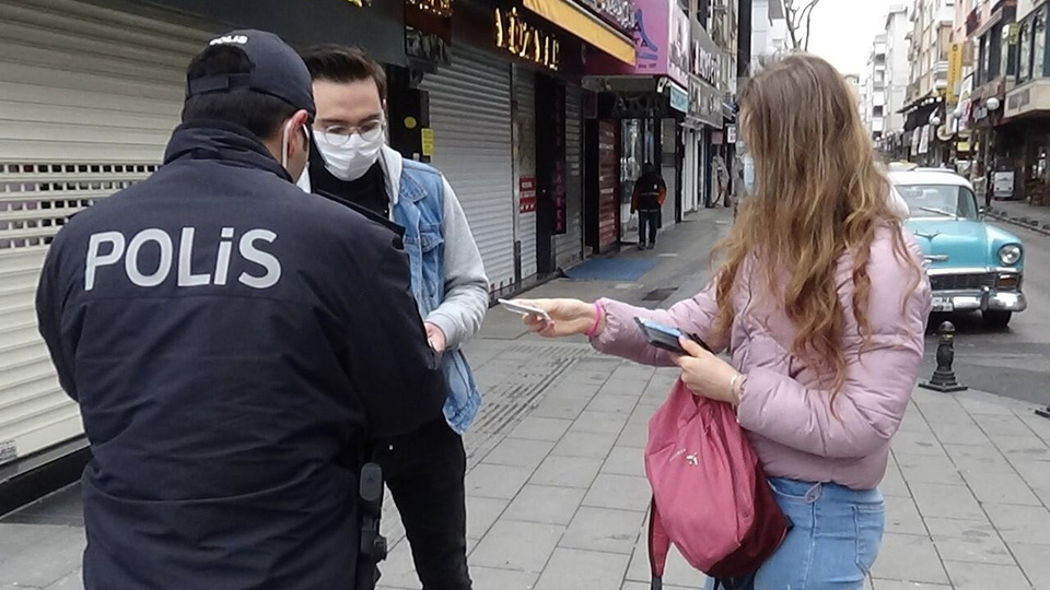 20 yaş altı sokağa çıkma saatleri değişti!