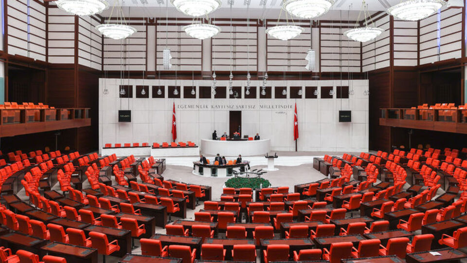 96 eski vekilden bildiri