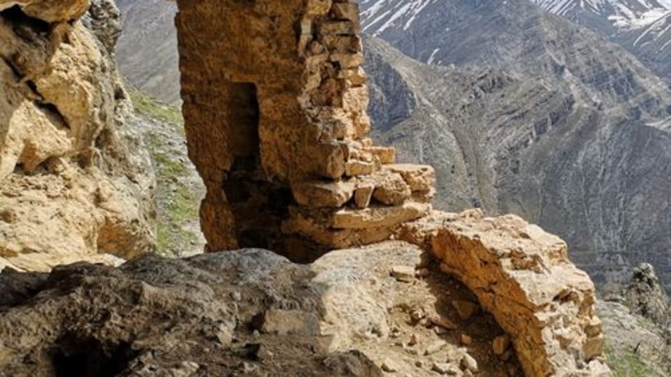 76 yaşında 1500 metredeki tarihi kiliseye yürüdü