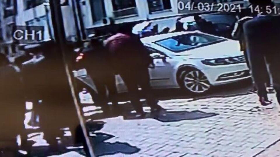 Ailelerin silahlı kavgası kamerada