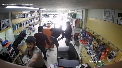 'Kardeşimizden boşan' diyerek işkence ettiler!