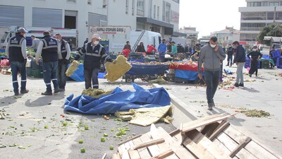 Fırtınada faciadan dönüldü: 2 yaralı!