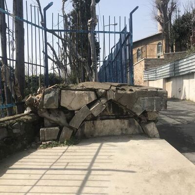 Cerrahpaşa'da kaldırım altında kaldı... 300 yıllık!