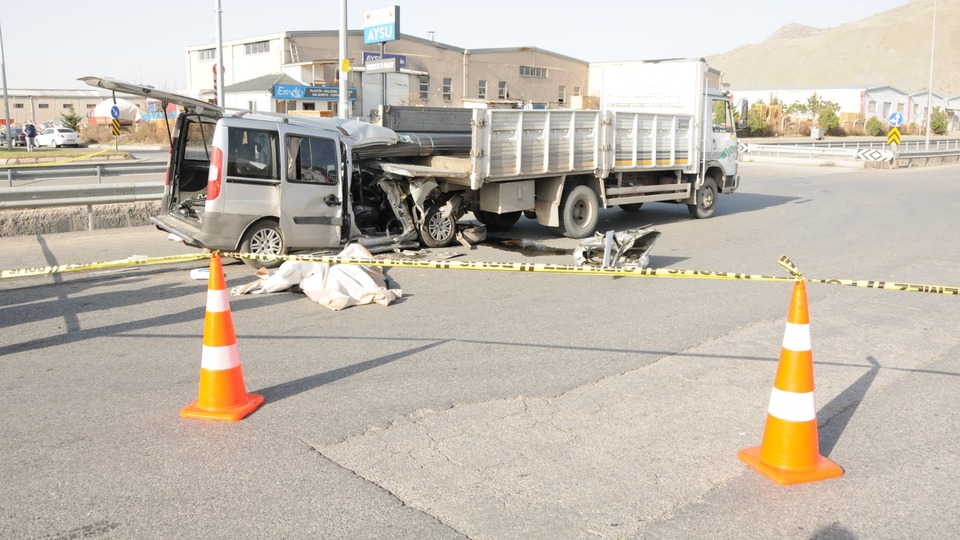 Kayseri'de feci kaza: 2 ölü!