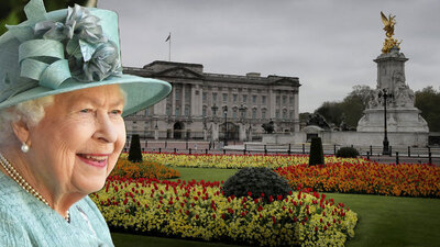 Kraliçe kraliyet tarihinde bir ilke imza attı