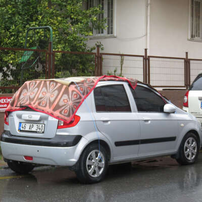 Halılar yine ortaya çıktı!