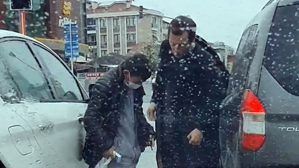 Düzce'de 'insanlık ölmemiş' dedirten görüntü