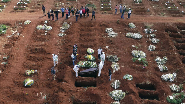 Brezilya'da bir günde 4 bin 249 kişi Kovid-19'dan öldü