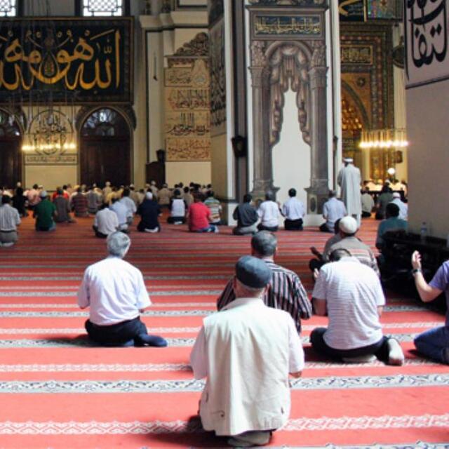 Bursa Cuma namazı saati kaçta?