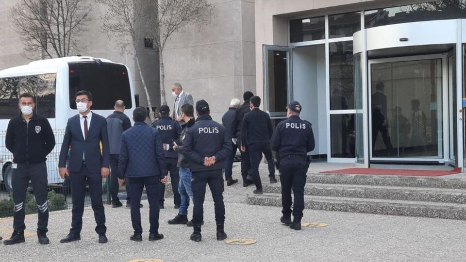 Emekli amiraller ifade verecek