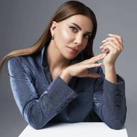 Ebru Yaşar'ın yeni albümü 'Gel de Sevme' yayında