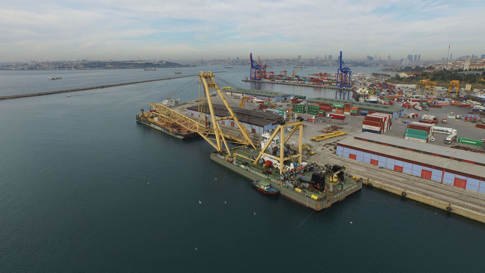 İstanbul'dan 2 milyar dolarlık ihracat