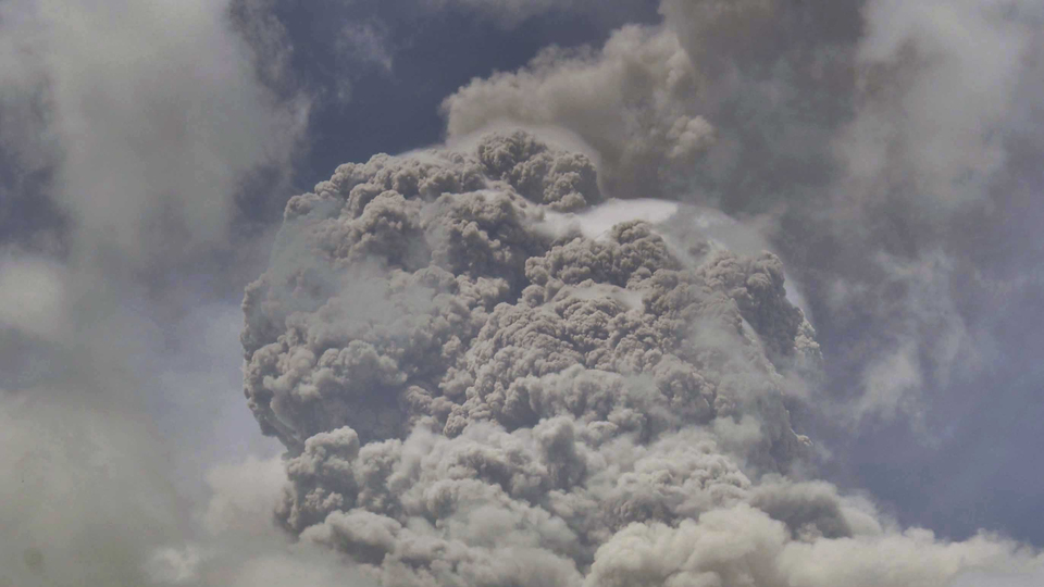 Karayipler'de yanardağ patlaması