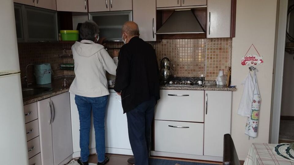 Yaşlı çift sahte polis dehşeti yaşadı