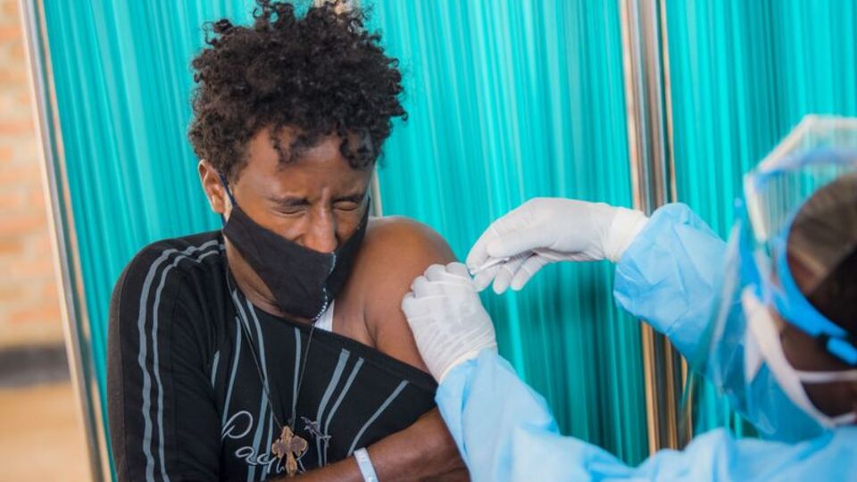 Libya'da kitlesel aşılama başladı