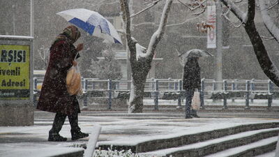 İki bölgede sağanak, iki bölgede kar var