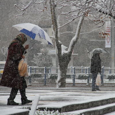 İki bölgede sağanak, iki bölgede kar var