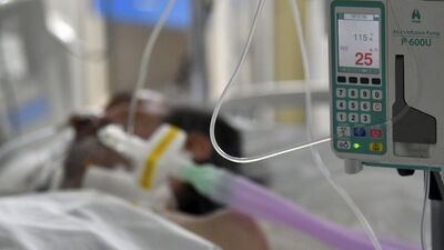 3 kardeş 15 gün arayla Kovid-19'dan hayatını kaybetti