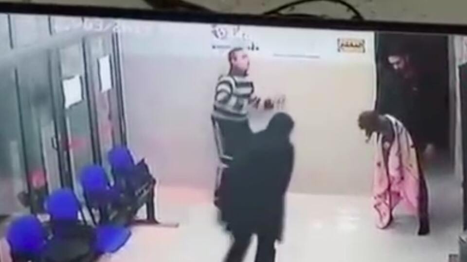 Filistin'de boğulmak üzere olan çocuk böyle kurtarıldı!