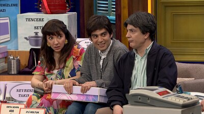 Birbirinden renkli skeçlerle kahkaha hız kesmiyor!