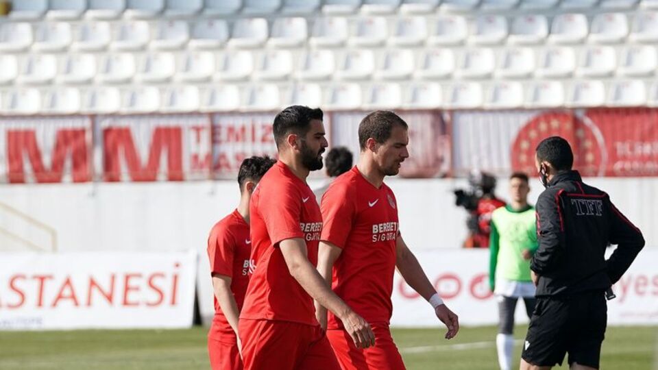 Ümraniyespor 2 golle kazandı