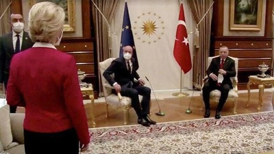 AB Konseyi Başkanı Michel'in istifası için kadın derneklerinden imza kampanyası