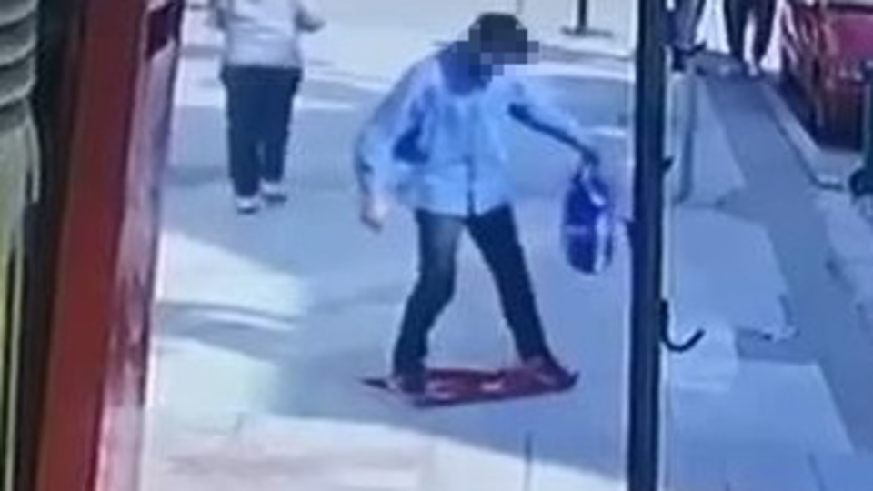 Türk bayrağına çirkin saldırı!