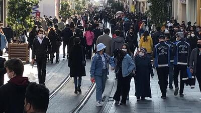 İstiklal Caddesi tıklım tıklım!