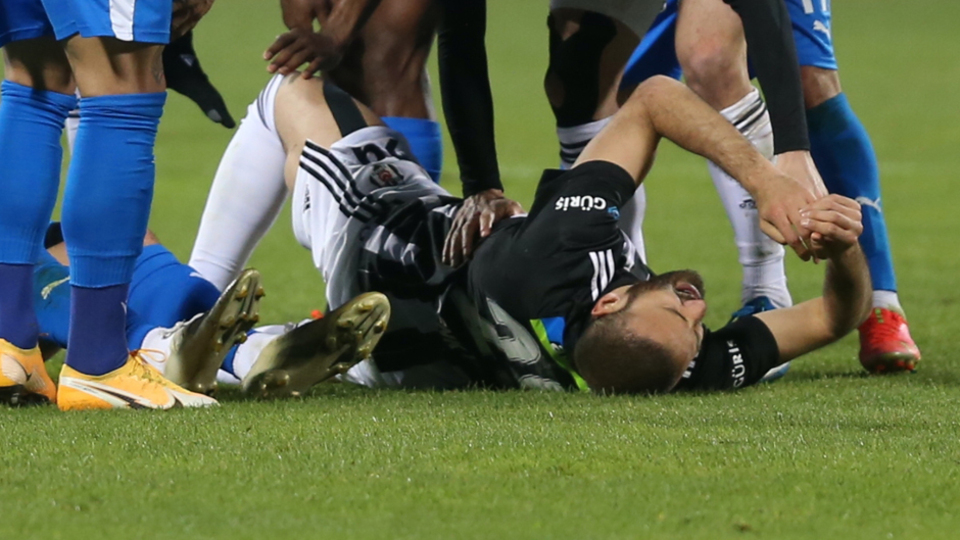 Beşiktaş duyurdu: Cenk Tosun...