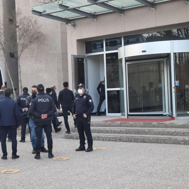 Emekli amiraller adli kontrol şartıyla serbest