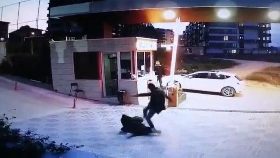 Güvenlikçiye öldüresiye dayak!