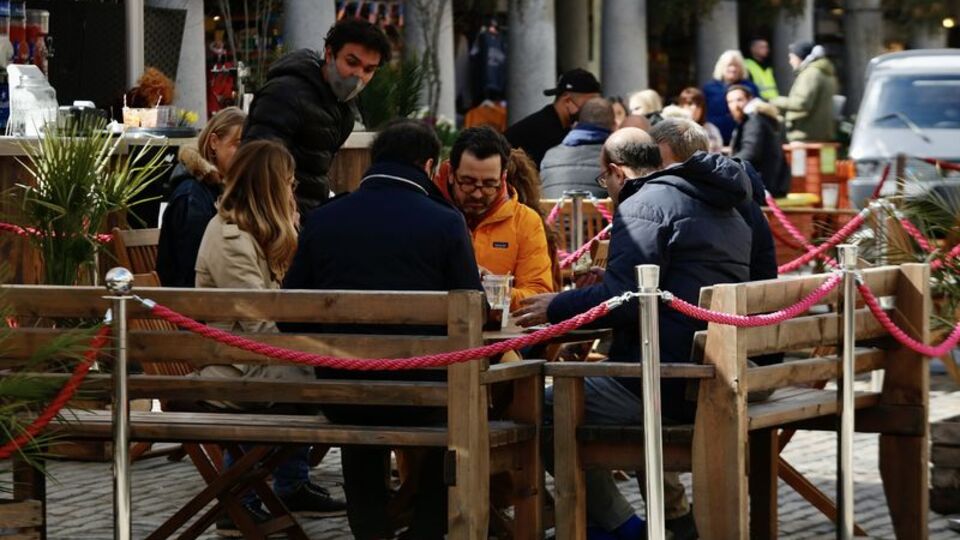 97 gün sonra İngiltere açıldı!