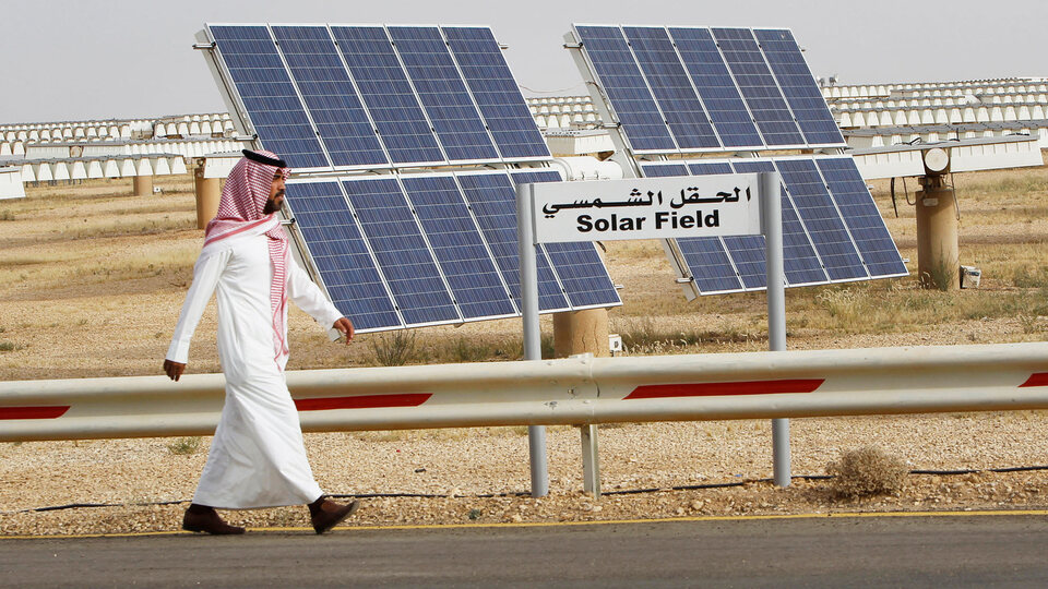 Suudi Arabistan 'güneşe' döndü