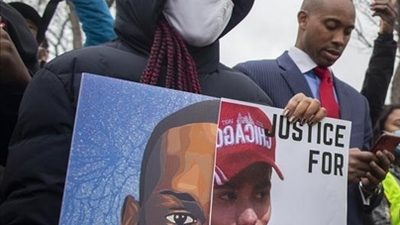 ABD'de siyahi gencin ölümüne sebep olan polis ve şefi istifa etti