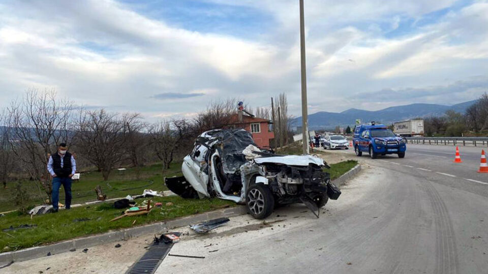 Doktorun yaşamını yitirdiği feci kaza kameraya yansıdı